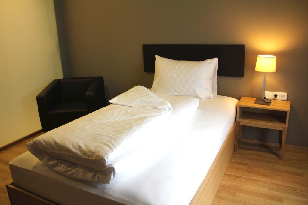 Hotel Am Garnmarkt Гётцис Номер фото